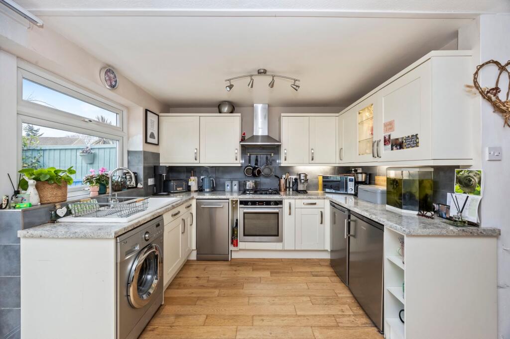 Kitchen/ Dining Room
