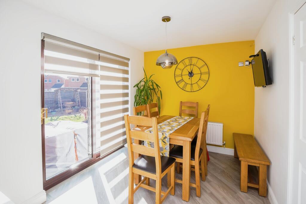 Kitchen/ Dining Room