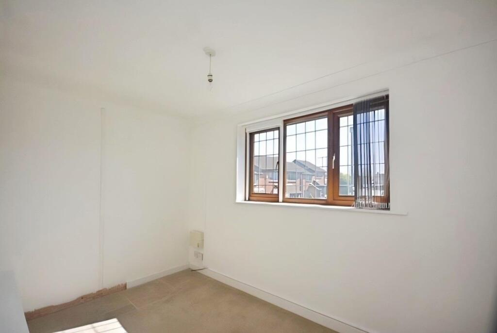 df4ec280-bedroom 201.jpg