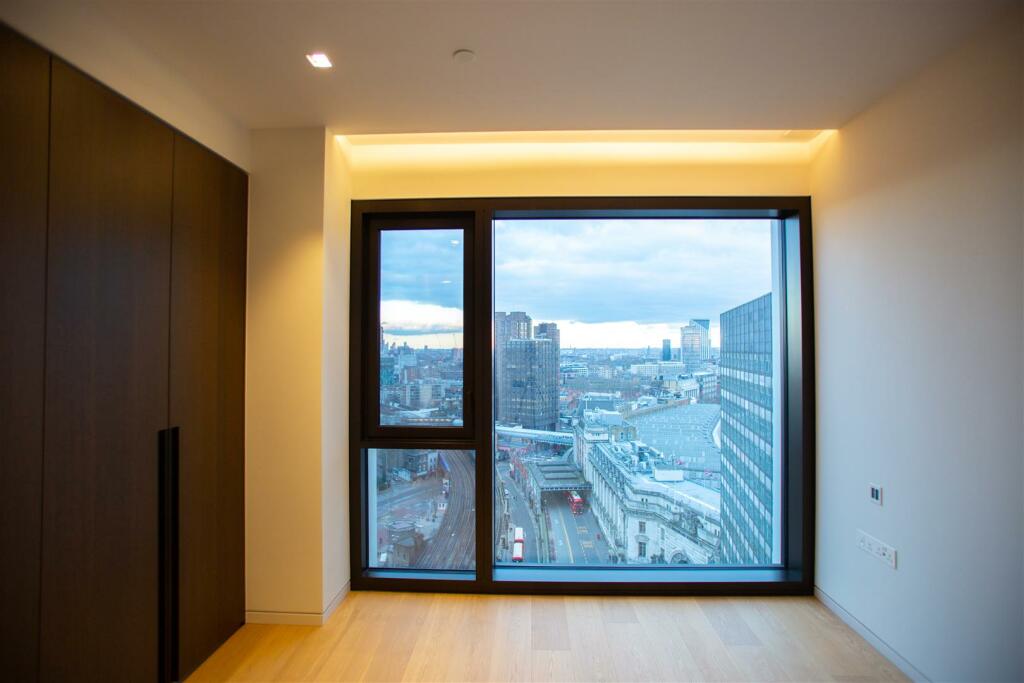 Bedroom window square on.jpg