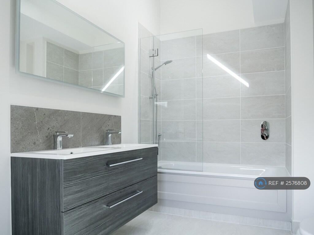 Master Ensuite