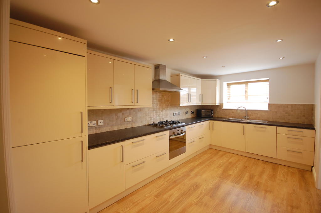 KITCHEN/BREAKFAST
