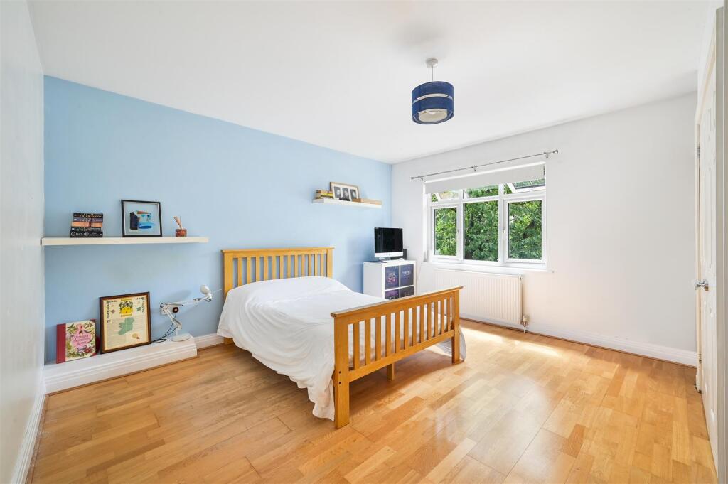 BYWOOD CLOSE, 4- (11).jpg