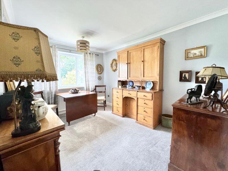 Bedroom 2 / snug / study