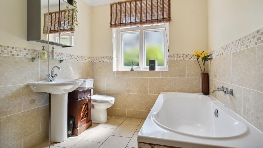 Bathroom/ Shower Room