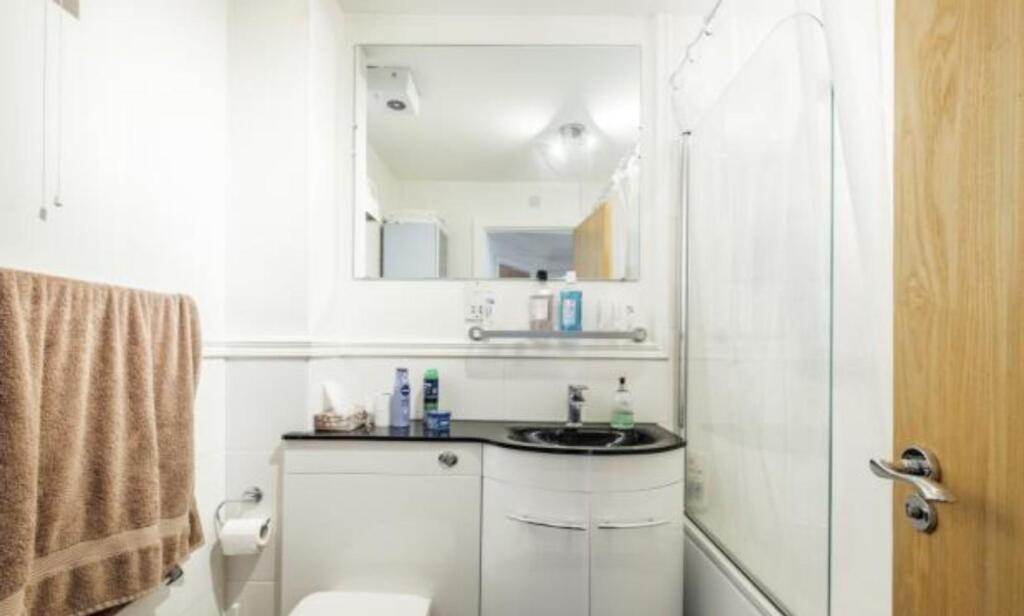 Bathroom 1.jpg