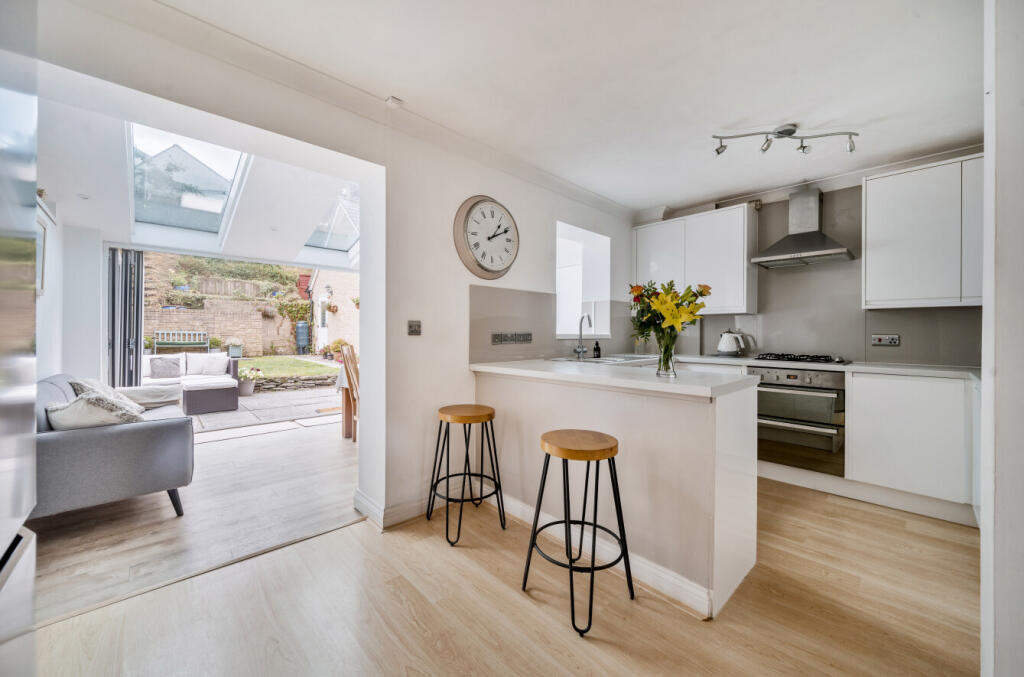 1343038-5-68a5cdd...