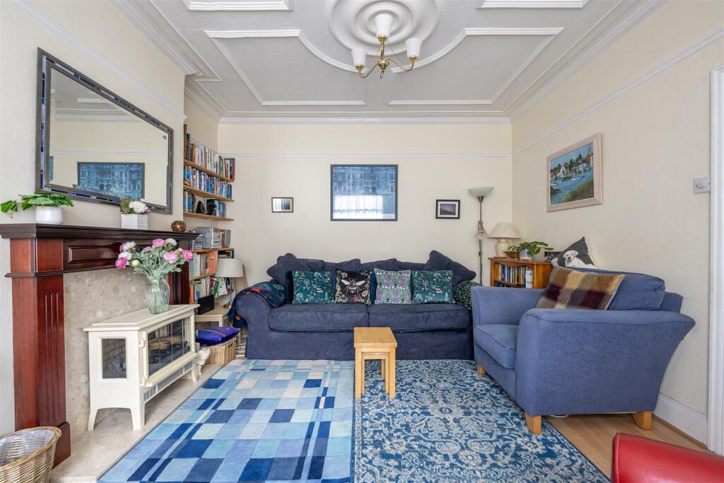 Whitehall Gardens, E4