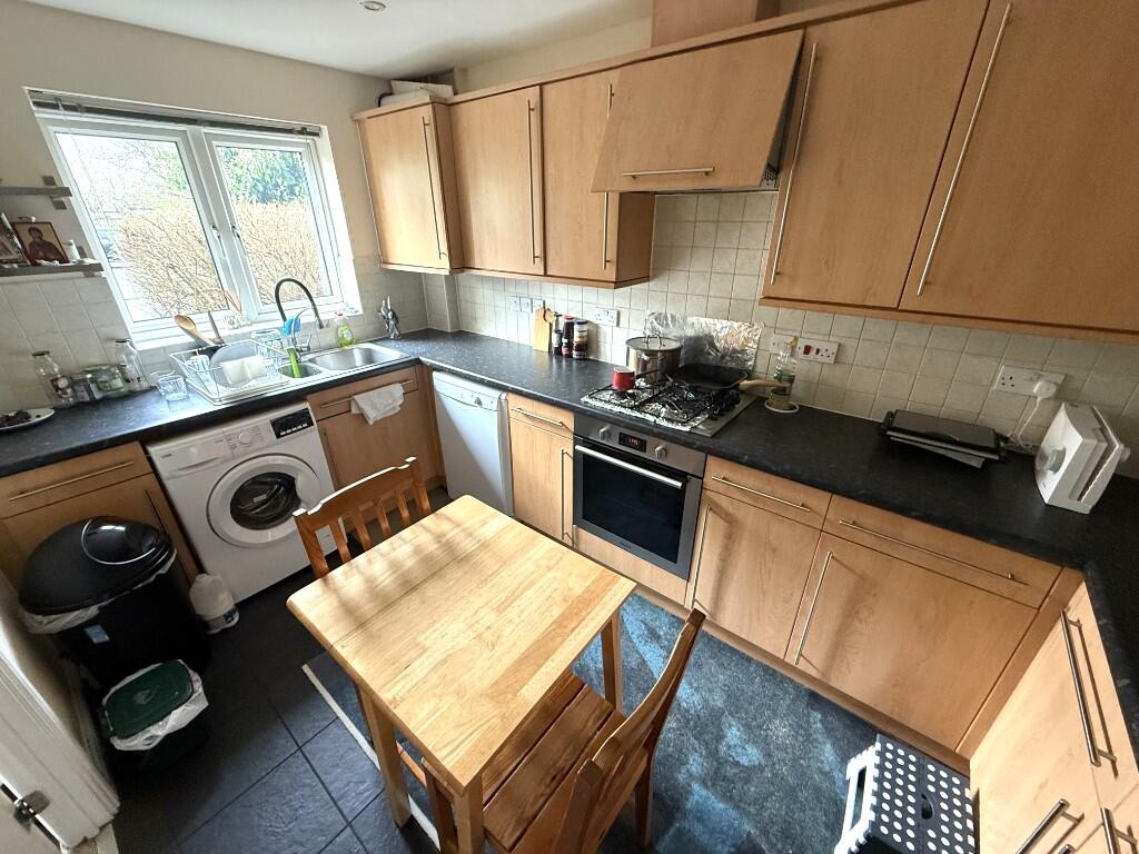 FITTED KITCHEN (B)