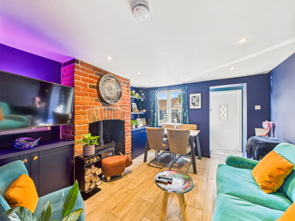 CAM02909G0-PR0453-STILL003