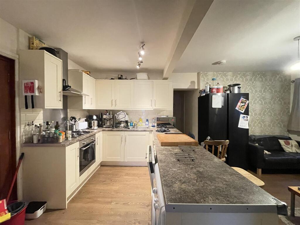 Kitchen / Living Room