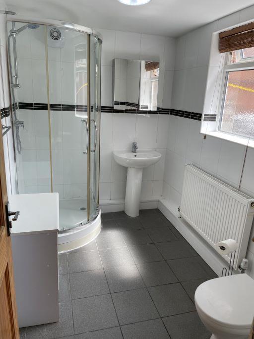 DOWNSTARIS SHOWER ROOM