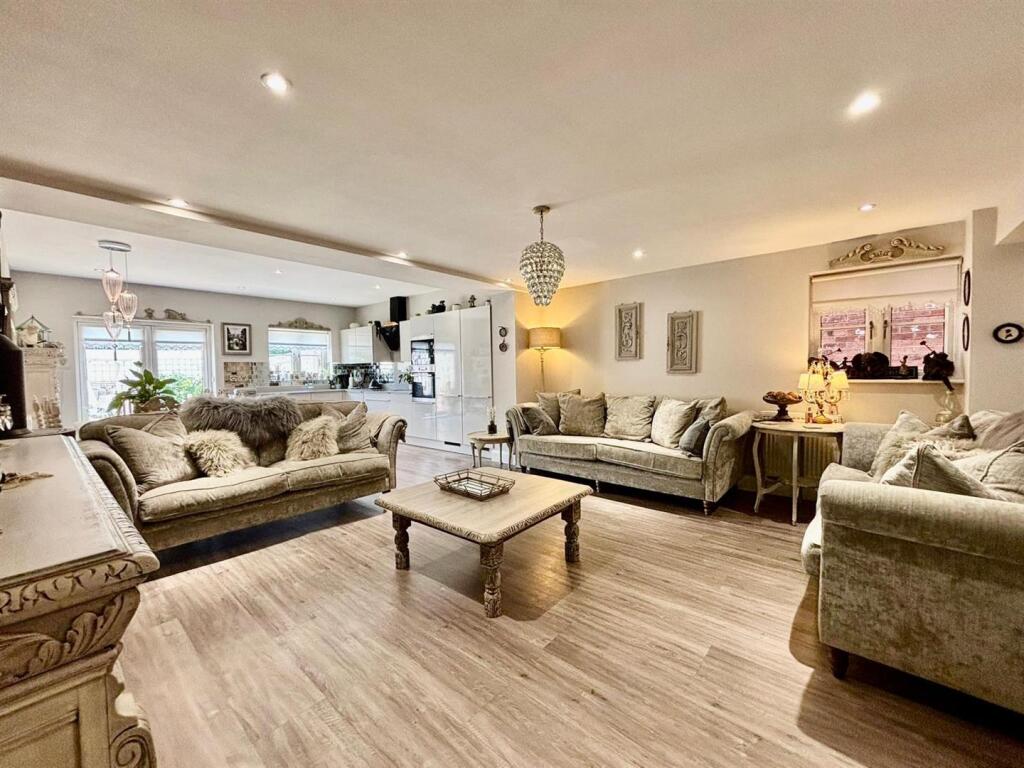 WhatsApp Image 2025-06-17 at 11.51.47_20148c39.jpg