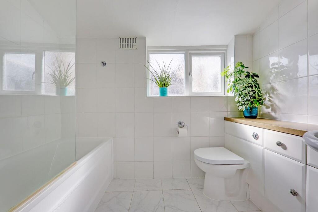 12-07b5JHPropWorld - 18 Hillmore Grove - 34-medium