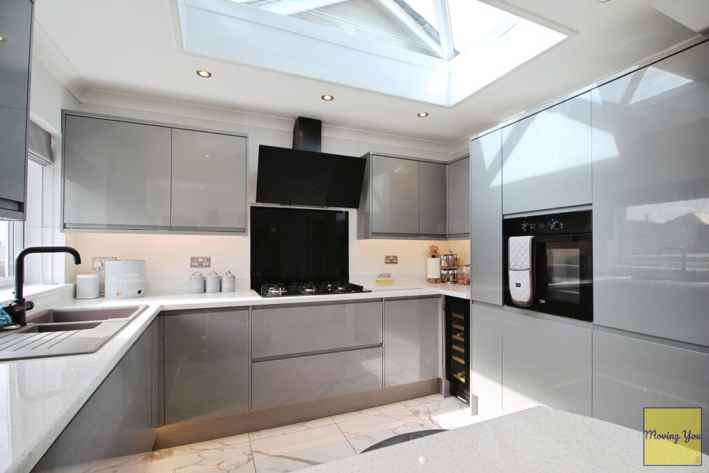 Kitchen &amp; wine cooler.JPG