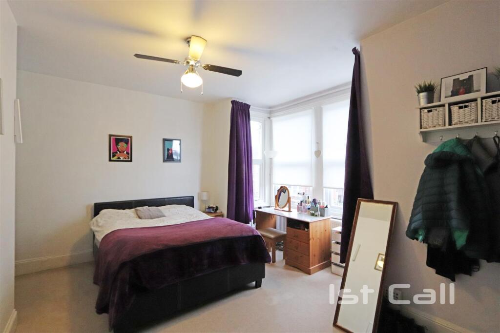 Bed1.jpg