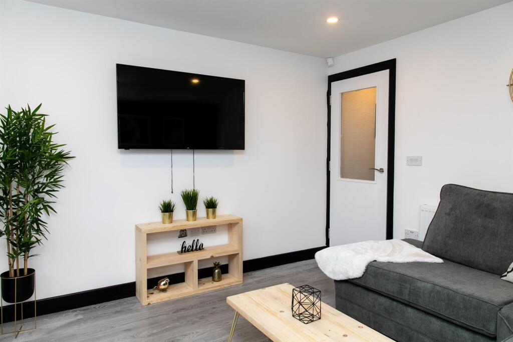 46 Dean St LR-31.jpg