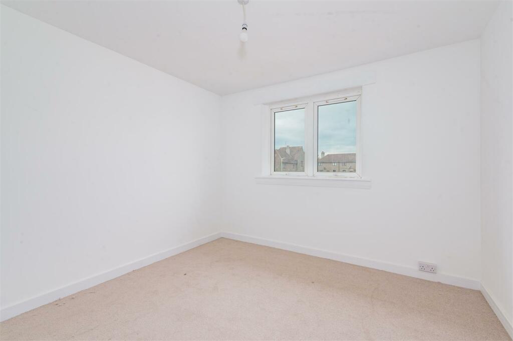 21 Forres Crescent Dundee-9.JPG