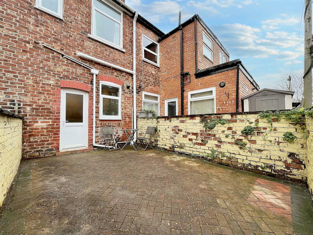 Rear Yard Aspect 2