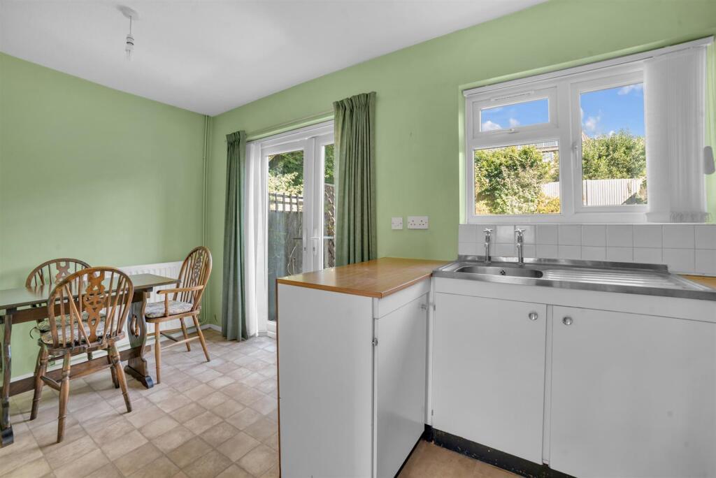 Kitchen/ Dining Room