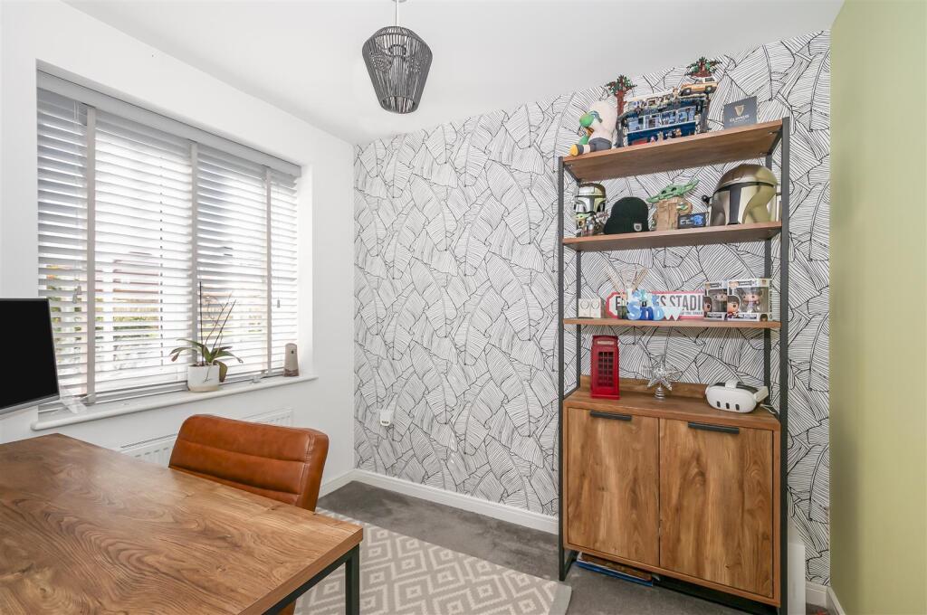 14 Knox Ave15.jpg