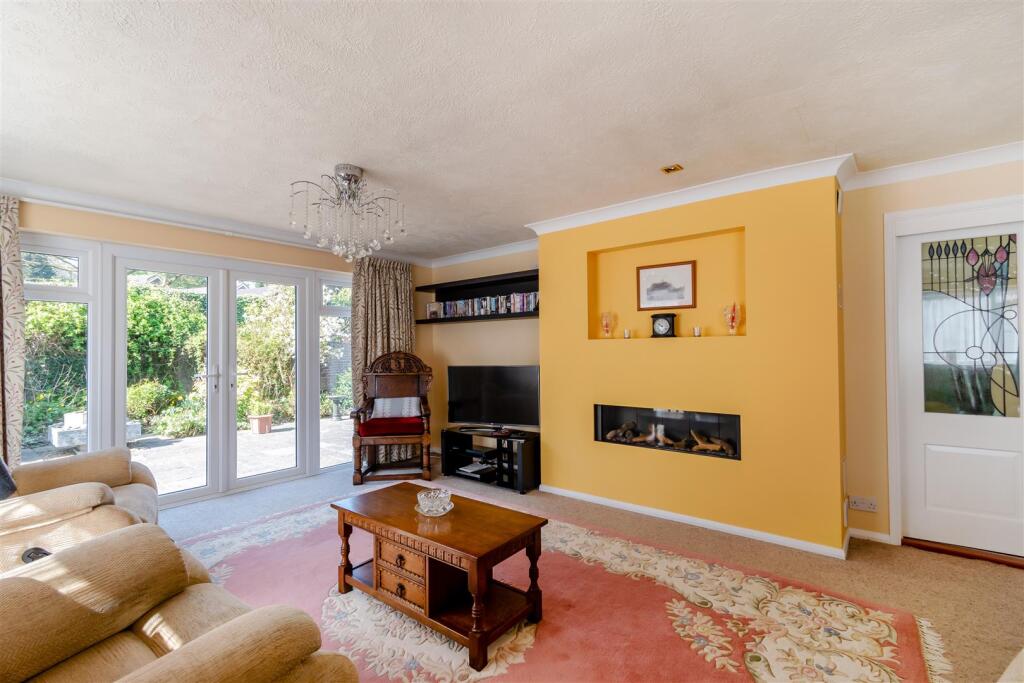 8643398-interior06.jpg