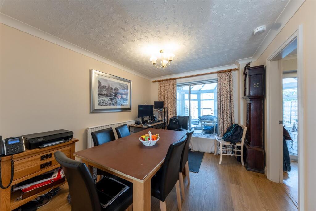 6 Hollow Oak Lane-003.jpg