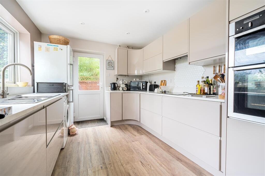 1326427-22-6877edfc88370-ARW .jpg