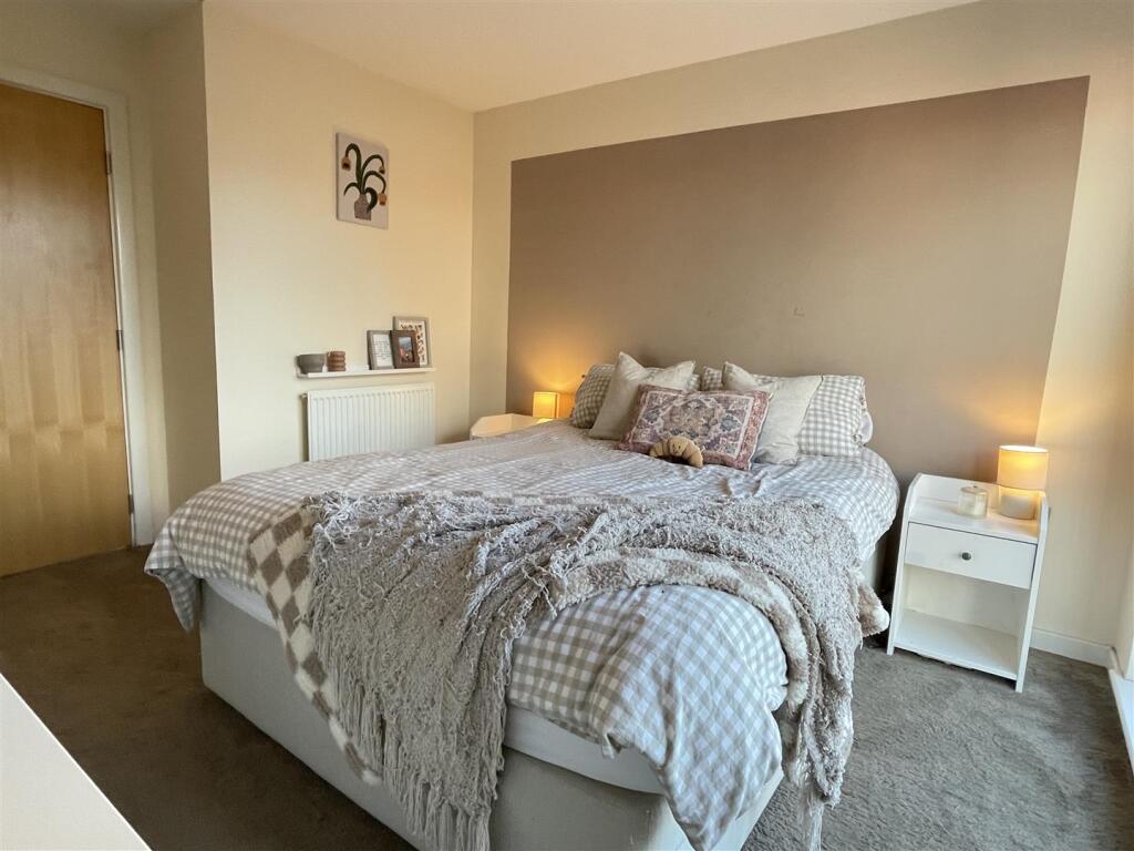 Bedroom1.2.JPG