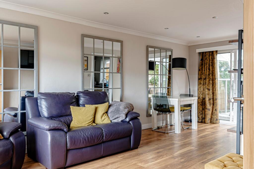 Living Room/Dining Room (3)