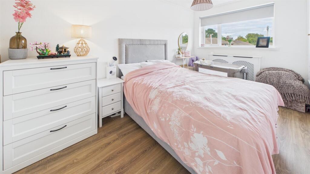 bed 1.jpg