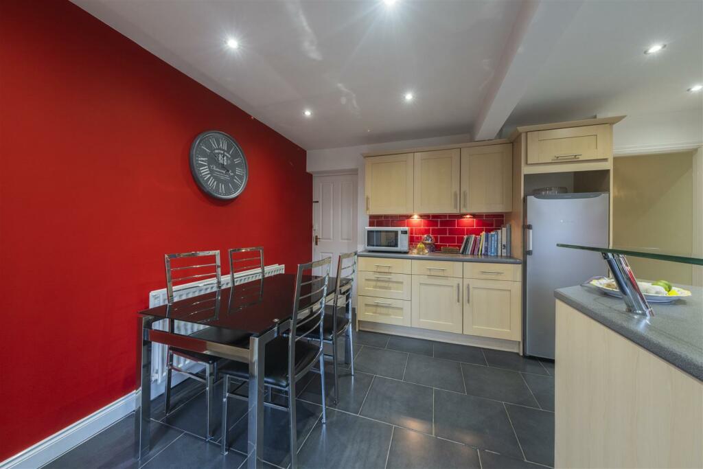 8 Crowmere Crescent-006.JPG