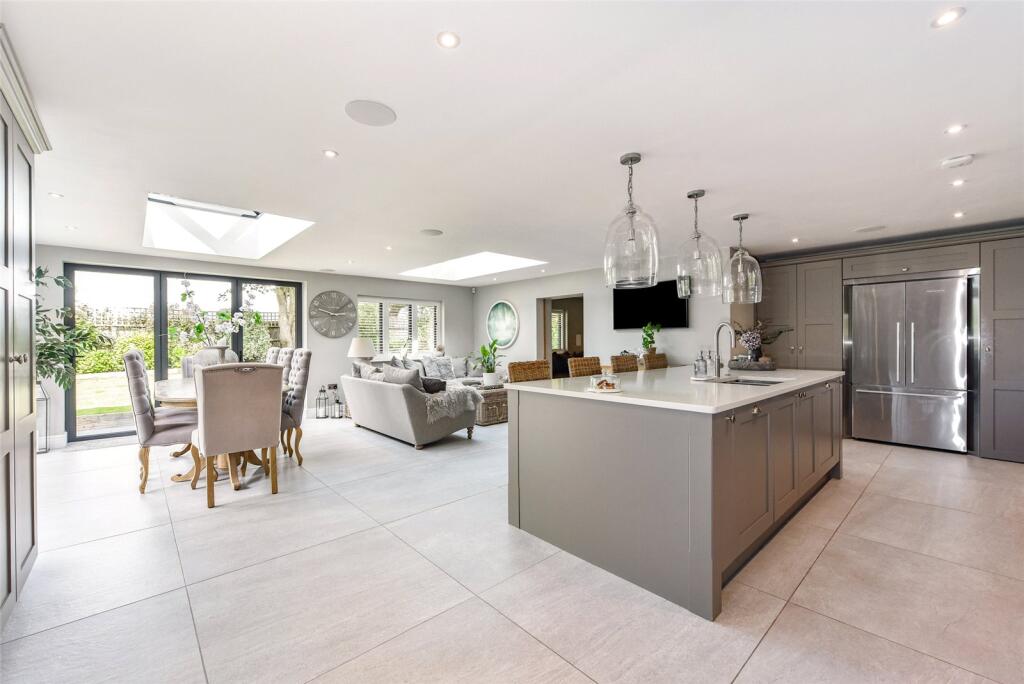 Kitchen/ Dining Room