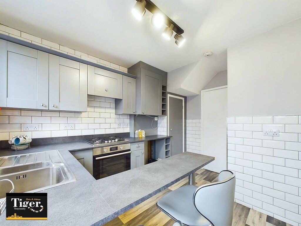 CAM02176G0-PR0406...