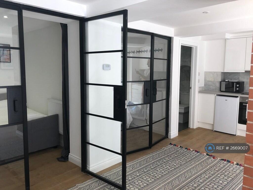 Flat 2: 3 Bed 