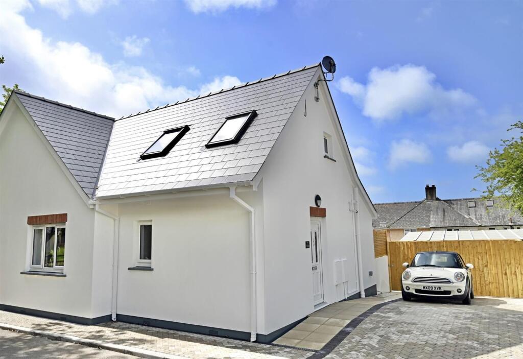 7 woodside grove.jpg