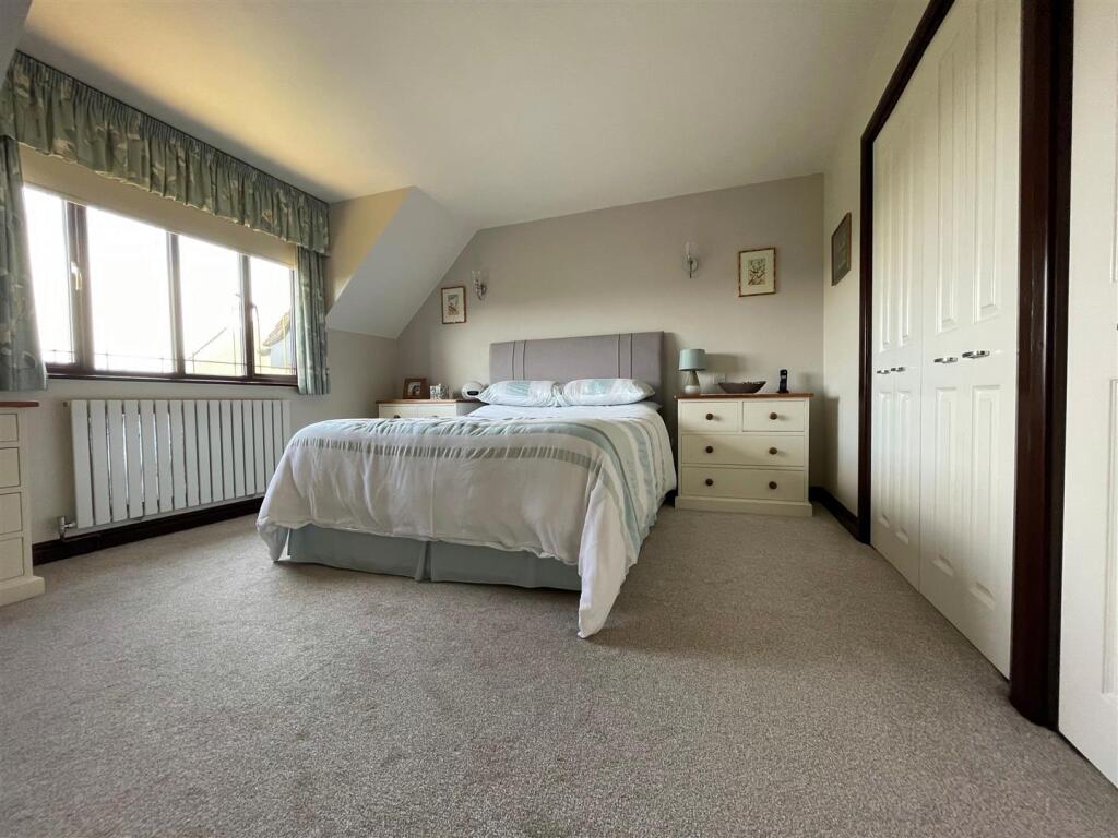 Bedroom 1 a.jpg