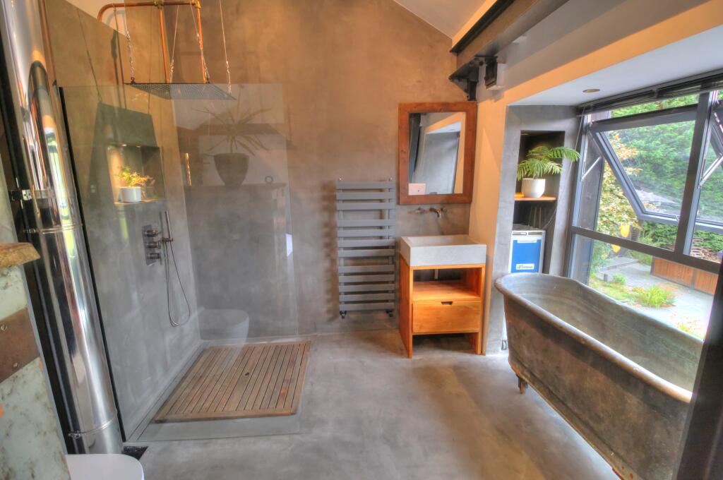 Bedroom 1 - Ensuite Bathroom