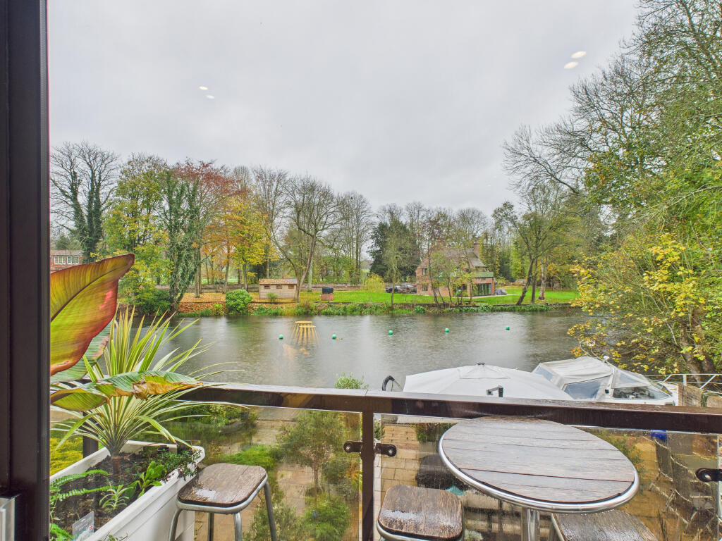 CAM01984G0-PR0529-STILL012