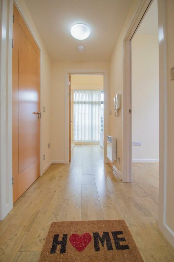 15 Walpole House [Hallway].jpg