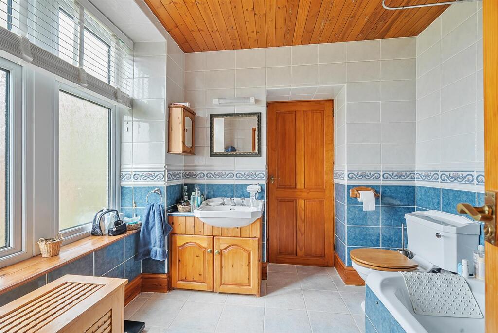 Jack and Jill En-suite