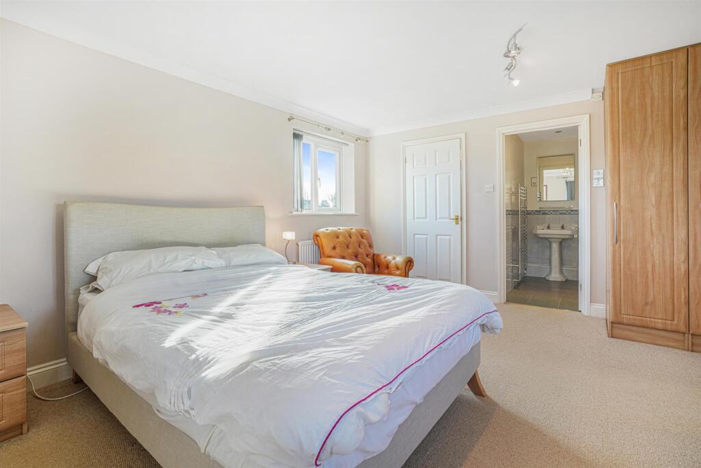 6 Bugbrooke Road, Gayton (12).jpg