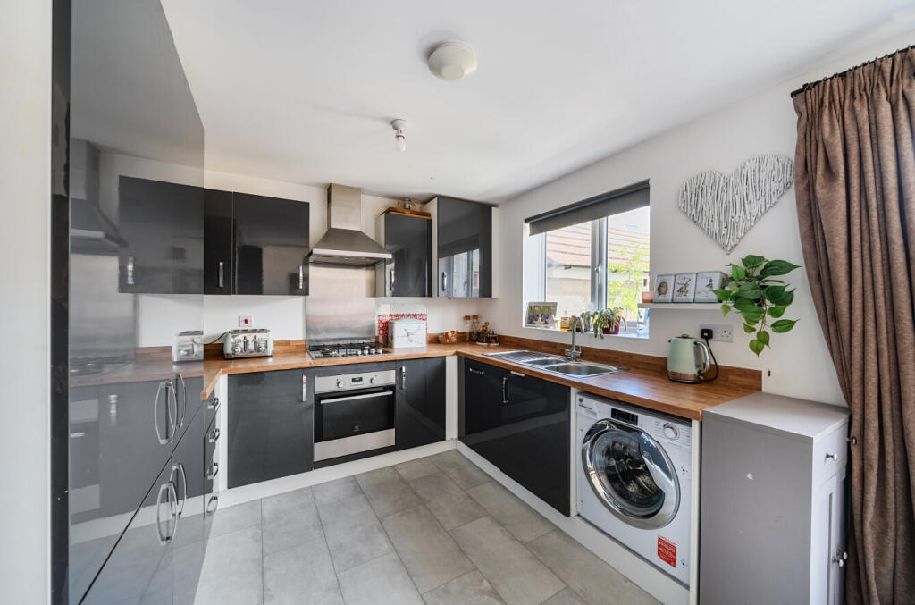 1298691-3-683742c...