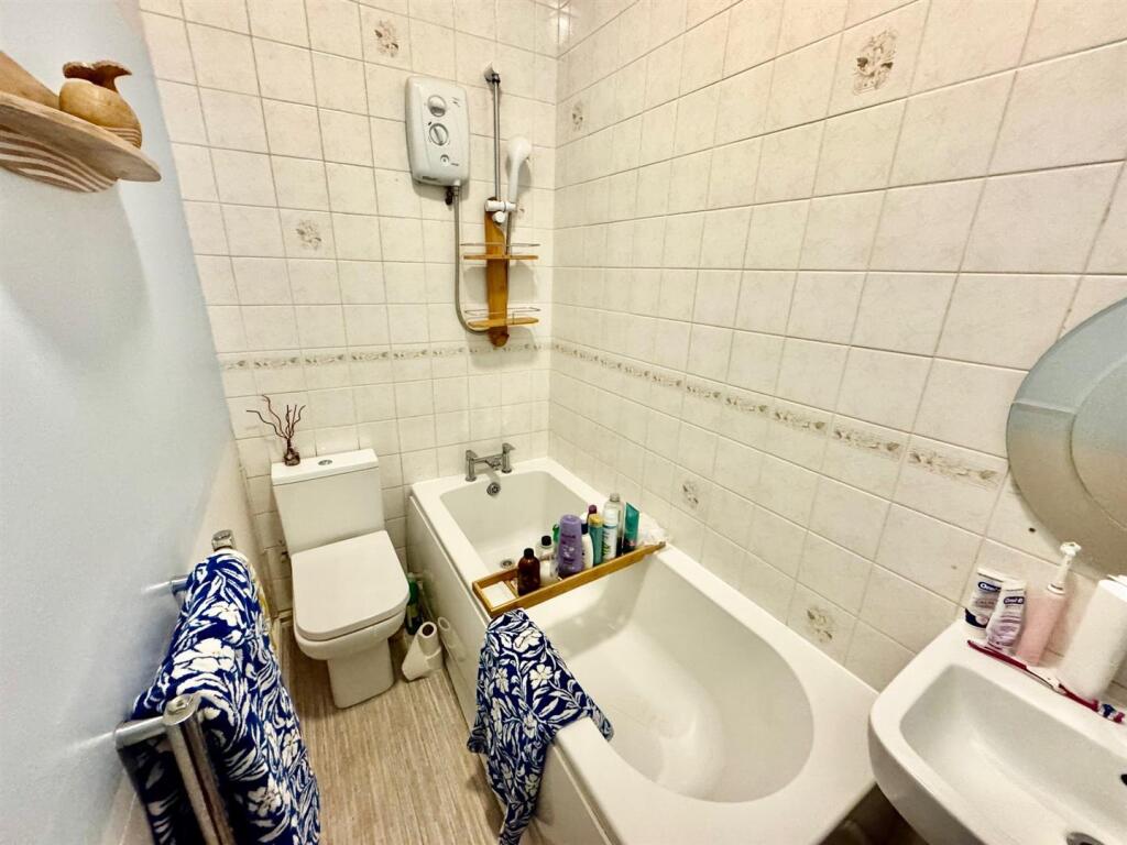 Bathroom.jpg