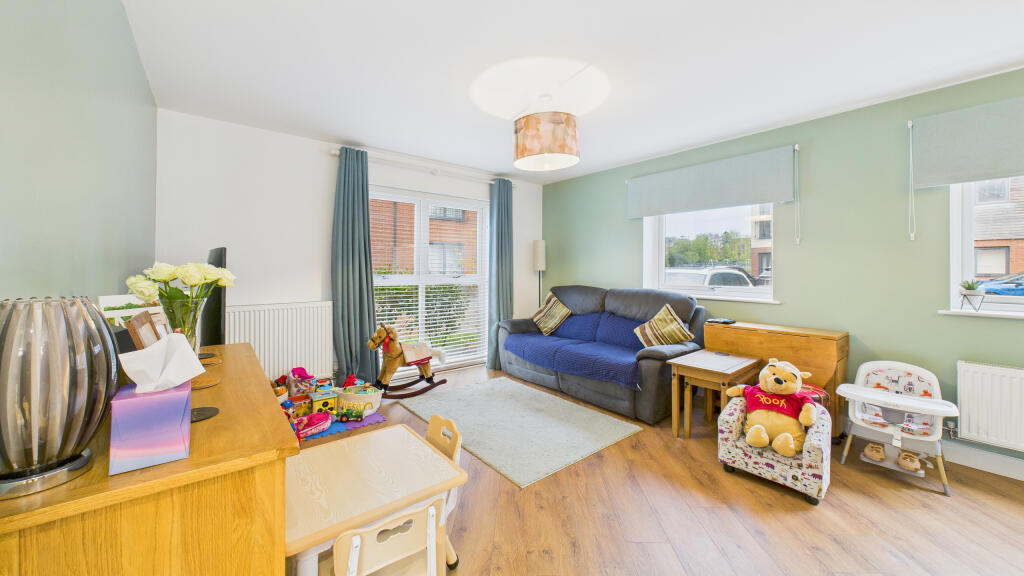 CAM04968G0-PR0076-STILL006