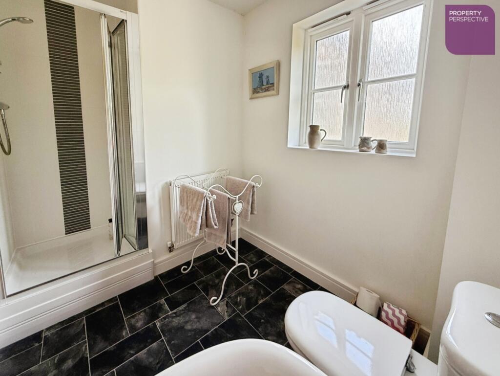 30 Bed 2 Ensiute.JPG