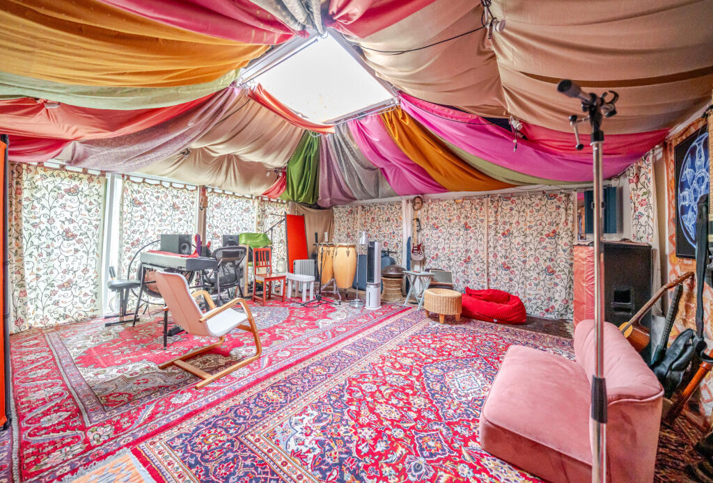 1327780-5-689cab2...