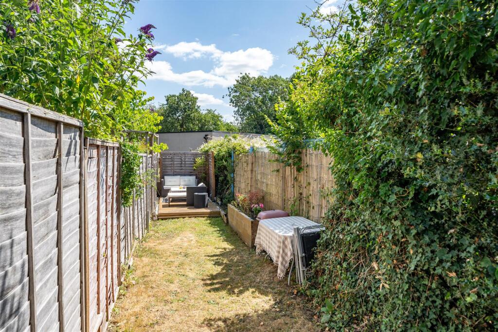 Front &amp; Rear gardens