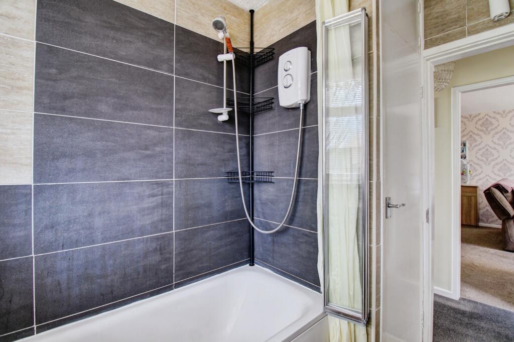 Family Bathroom (shower)