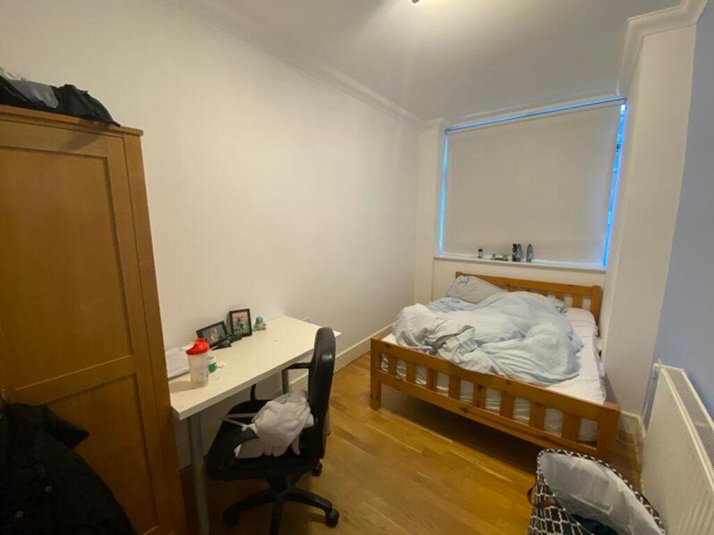 A cozy double bedroom featuring a comfortable b...